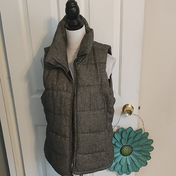 Old Navy Jackets & Blazers - Old Navy black and white puff vest.